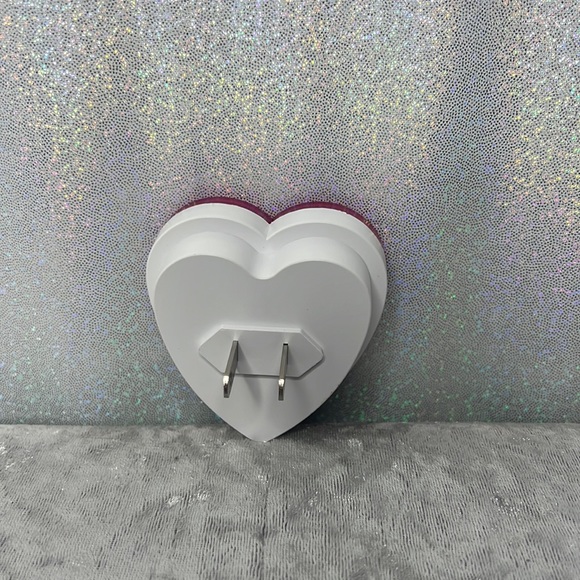 Night light automatic neon heart pink wall plug in glowing cute y2k heart shaped - Picture 6 of 7